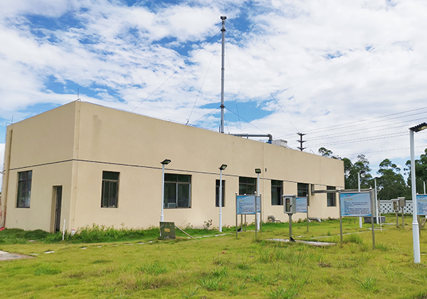 鶴山市第一座花園式地埋式污水處理廠<br />
<br />
國(guó)家財(cái)政部第四批PPP示范項(xiàng)目、江門市第一個(gè)以PPP模式建設(shè)的農(nóng)村污水處理設(shè)施項(xiàng)目。